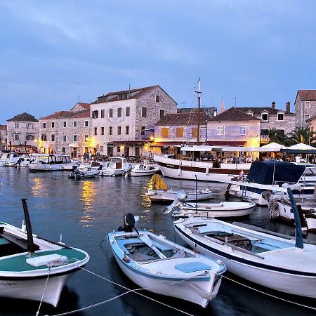 House At The Seafront Apartment Stari Grad  Bagian luar foto
