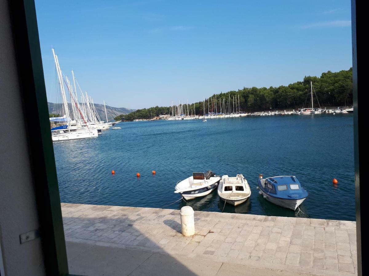 House At The Seafront Apartment Stari Grad  Bagian luar foto