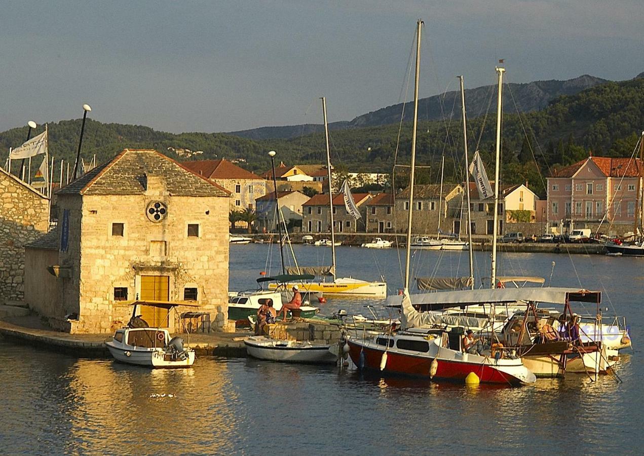House At The Seafront Apartment Stari Grad  Bagian luar foto