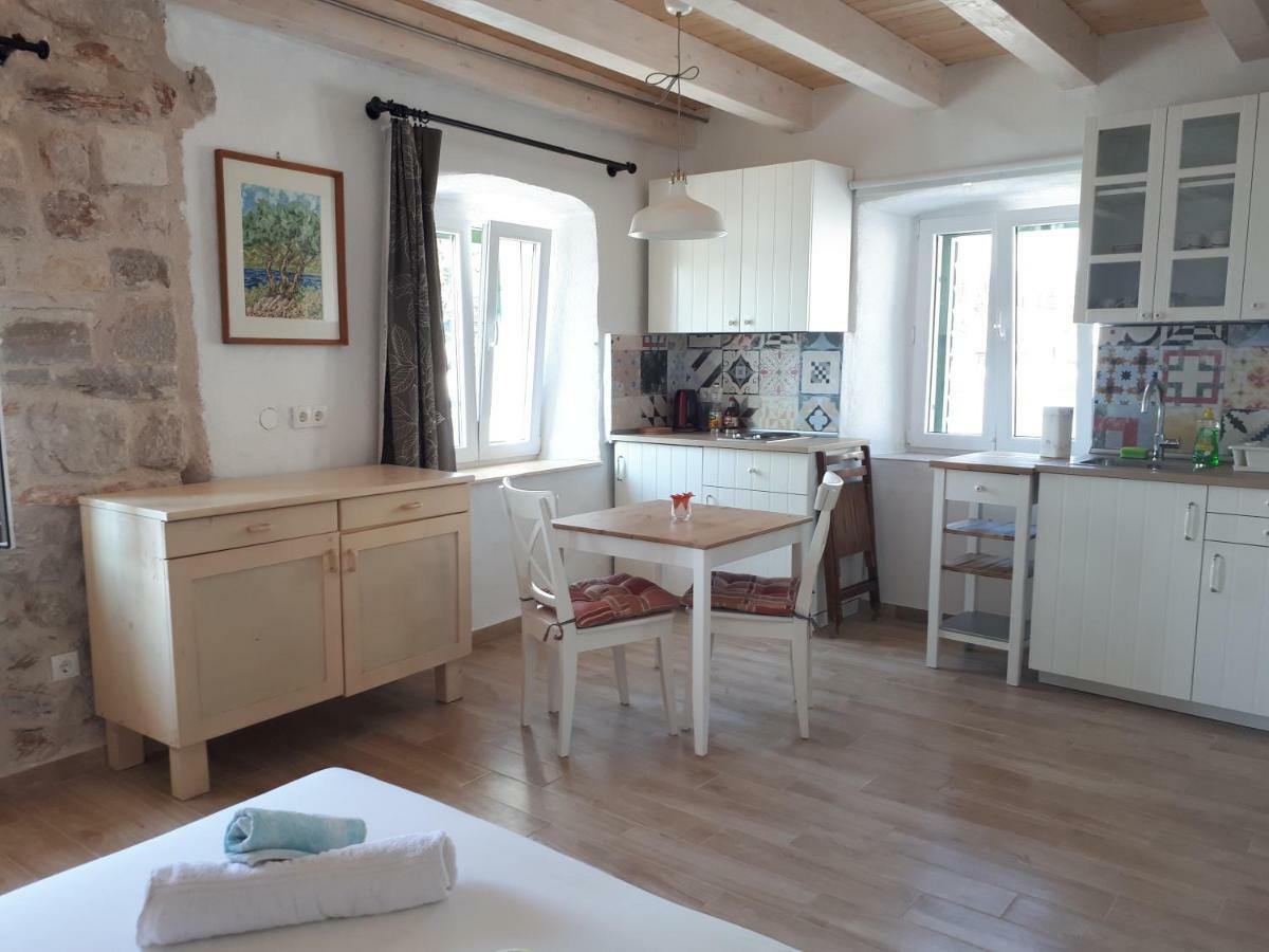 House At The Seafront Apartment Stari Grad  Bagian luar foto