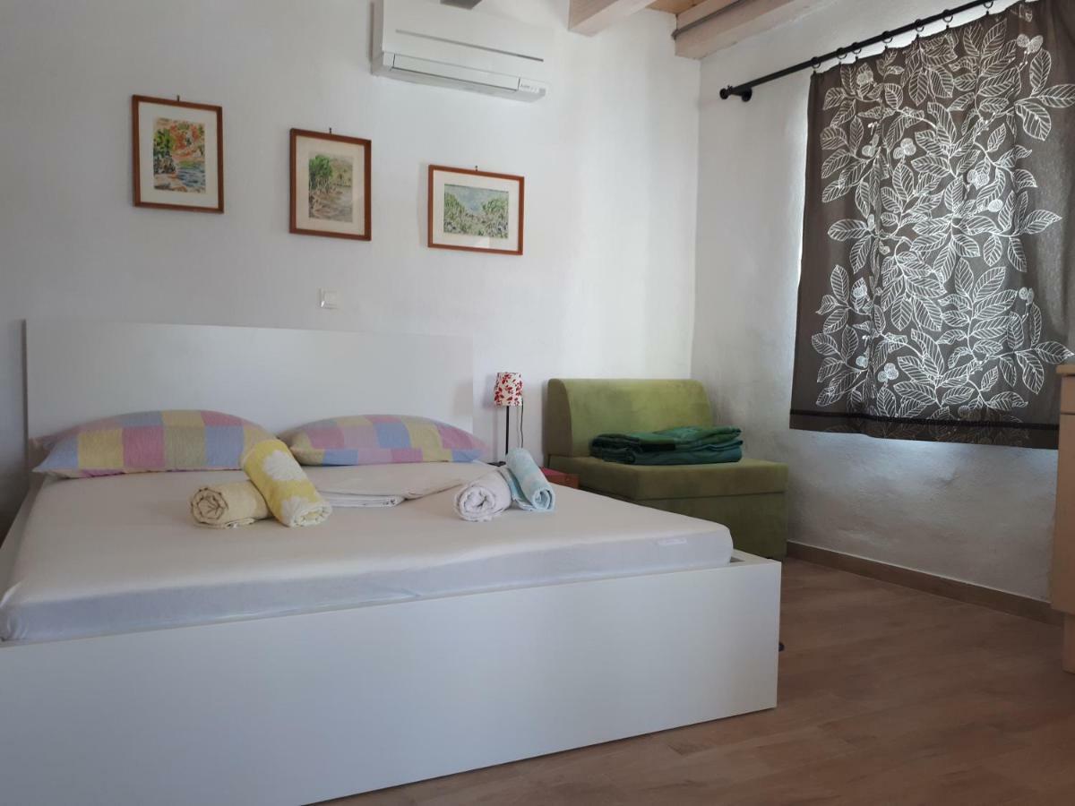 House At The Seafront Apartment Stari Grad  Bagian luar foto